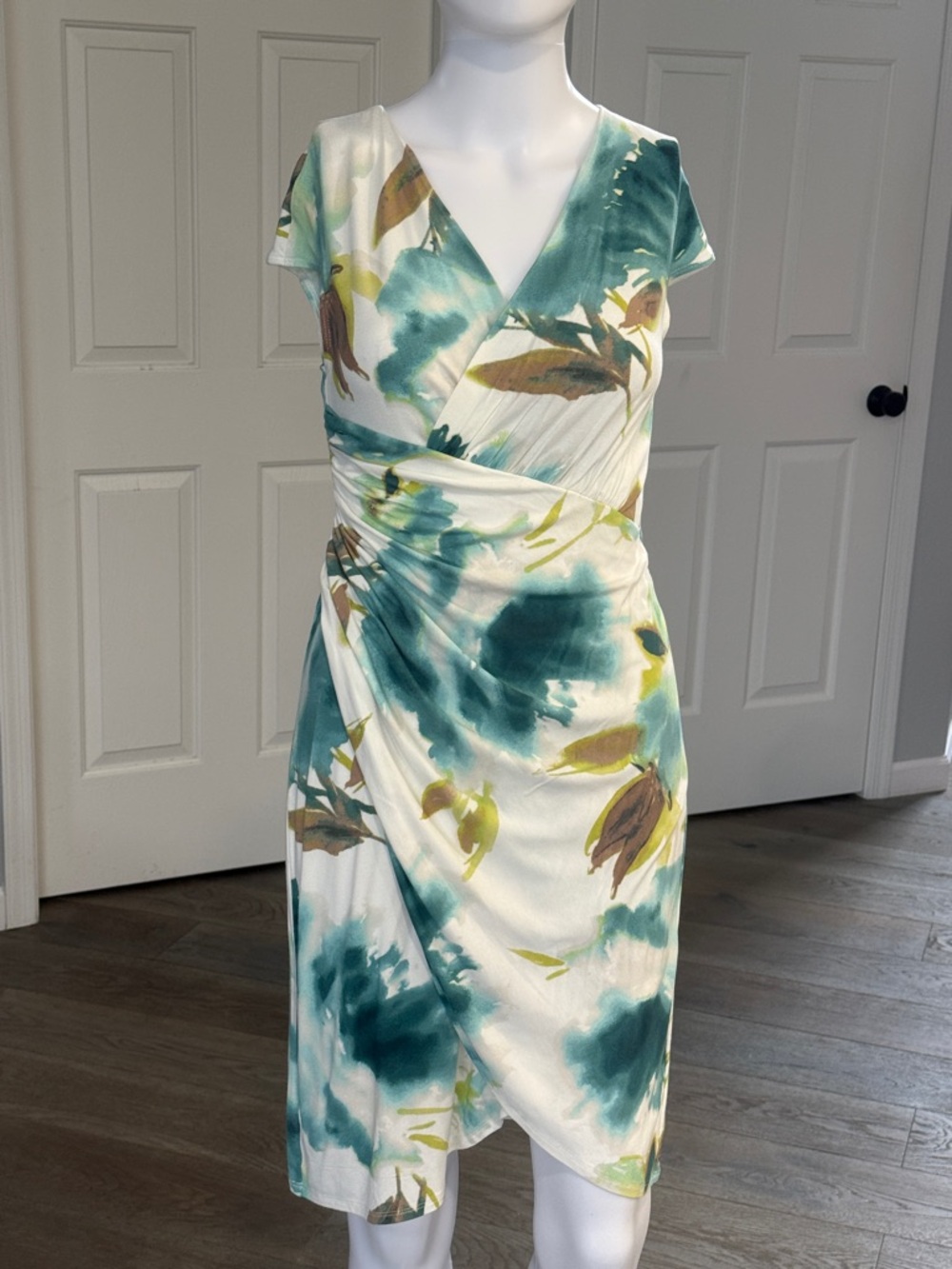 Tommy Bahama White, Teal, Green Floral Faux Wrap Ruched Dress Fully Lined 
-XXS
